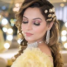 Two sisters, one bond forever. 💕 little sister shakshi glowing with pride  as her big sister shivani becomes a bride. Gorgeous Bridal glam by  ankitajain_makeoverss #makeup #makeupartist #muzaffarnager