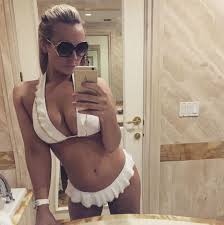 Un prieten a lui joey afirma ca amanda abia asteapta sa inte in grupul sotiilor si prietenelor de. No 1 Amanda Harrington The Spoiler