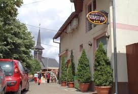 Rezerva acum pensiunea tirol este clasificata cu 4**** si ofera servicii la un grad ridicat de confort, intimitate si liniste, departe de galagia din trafic, aproape de oradea in vecinatatea statiunilor balneare baile felix si baile 1 mai. Pensiunea Sebastian En Baile Felix Destinia
