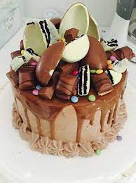 Guarda il video tutorial per realizzare la torta kinder. Layer Cake Kinder Bueno No Bake Cake Cake Cake Decorating