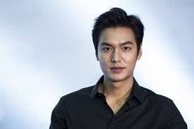 2 ele ganhou popularidade na coreia do sul e em algumas partes da ásia ao protagonizar o drama televisivo boys over flowers em 2009. Lee Min Ho Brad Pitt To Star In The Hollywood Version Of City Hunter
