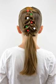 Styling your little girl's hair shouldn't be a struggle, even if you want to try something completely different every day of the week. 40 Schone Frisuren Fur Weihanchten Fur Madchen Und Damen Fresh Ideen Fur Das Interieur Dekoration Und Landschaft Crazy Hair Days Christmas Hairstyles Cute Little Girl Hairstyles