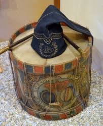 Salon De Provence Conservatoire Du Costume Militaire Francais Chateau De L Emperi Maison De Nostradamus Costume Militaire Militaire Francais Militaire