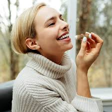 100Pcs Self-Adhesive Lip Balm Tag Stickers 1.7x2.1 inch Waterproof Adhesive  Label with Vintage Flower Rectangle Lipstick Tag Sticker for Lip Balm  Container Tubes Lipstick Wrapping Decoration DIY