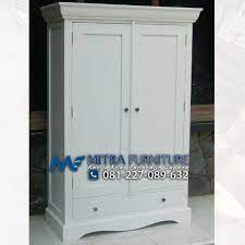 Lemari pakaian 2 pintu merupakan lemari pakaian yang dibuat dengan 2 buah pintu. Lemari Pakaian Gantung 2 Pintu Www Mitrafurniture Co Id