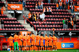 Het nederlands elftal speelt vanavond een oefenwedstrijd tegen georgië in aanloop naar het ek dat volgende week vrijdag begint. De Vermoedelijke Opstelling Voor Nederland Oekraine Mee Met Oranje