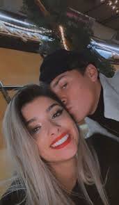 Tiktok stars noah beck and dixie d'amelio finally confirmed their relationship status after weeks of being besties, but the details of their relationship are still up in the air — more specifically, how noah even went about asking dixie to be his girlfriend, in the first place. Dixie D Amelio And Noah Beck Cute Celebrity Couples Celebrity Couples Cute Couples