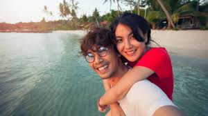 Dalam bab percintaan, mungkin kamu pernah menemui seseorang lelaki yang tidak serius dalam percintaan. 5 Tanda Pria Cemburu Namun Gengsi Untuk Mengatakannya Kumparan Com