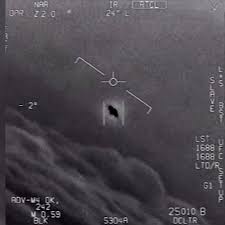 Was würde due menschheit wohl machen wenn aliens auf der erde landen würden mit friedlicher absicht, würden due menschen trotzdem angreifen? Ufo Abteilung Des Pentagon Soll Einige Ergebnisse Prasentieren Stern De