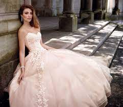 Hier finden sie verschiedene stile von hochzeitskleid kaufen in allen größen und farben mit günstigen preis. Wann Brautkleid Kaufen Sam S Brautkleider Enschede