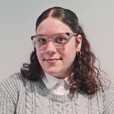 Elena Lozada's Instagram, Twitter & Facebook