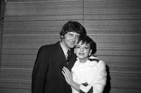 An engaging actress, a powerful singer, and an enduring icon who lived and died in the intense glare of the spotlight. Judy Garland And 5th Husband And Last Husband Mickey Deans Judy Garland Judy Garland