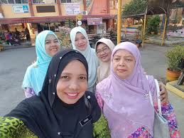 Pengambilan suhu murid oleh pengawal keselamatan. Svian2020 Mesyuarat Agung Pibg Kali Ke 26 Sesi 2019 2020