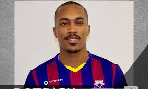 Patrick Fernandes vai vestir de azul-grená e preenche vaga no ataque