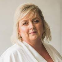 Lisa Kerlin's Instagram, Twitter & Facebook