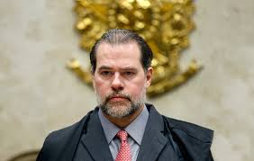 Ministro Toffoli assume presidência do STF; veja saudação feita na posse pelo ministro Barroso