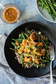 Un Bon Poulet Au Beurre Ca Fait Toujours Plaisir Une Sauce Relevee Qu On Aurait Envie De Devorer A La Cuilleree Q In 2020 Workout Food Asian Recipes Chicken Recipes