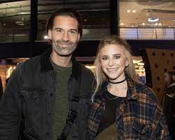 He is professor of psychology at the university of richmond where he has published extensively on. Allison Scott Geeft Alle Details Over De Grote Fout Van Haar Man Sean Dhondt Hij Wil Heel Graag Dat Het Weer Goedkomt Tussen Ons Showbizz Hln Be