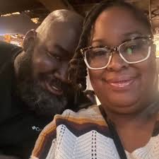 Mother-in-law ruins gender reveal party by knocking over cake