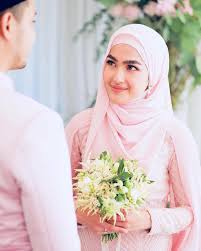 She debuted in her first telemovie drama cinta itu buta where she acted as a school. Elfira Loy Confirms Engagement Rumours In Instagram Post