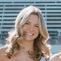 Elisabeth Rowe's Instagram, Twitter & Facebook