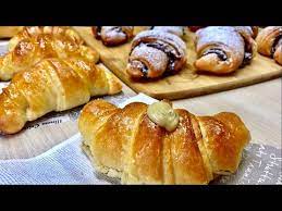 I croissant sono un prodotto di pasticceria nato a vienna, diffusosi in francia. Cornetti Brioche Con Sfogliatura Veloce Croissaint Brioche Puff Pastry Simply Youtube