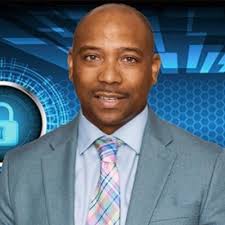 There's something very peaceful about working late night at the office  (despite my messy desk).