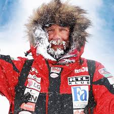 Hungarian canoeist gabor rakonczay, who went missing six weeks after leaving portugal on a solo attempt to cross the atlantic, has arrived safely in antigua, his wife says. Ruzs Es Mas Rakonczay Gabor