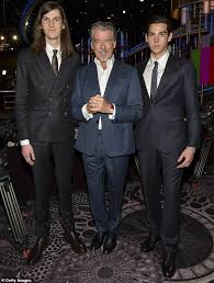 He died in november 1988 (aged 73), in tralee, ireland. Pierce Brosnan Poses With Sons At Golden Globe Preview Day Daily Mail Online