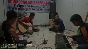Beliau adalah penyanyi dangdut indonesia. Air Mata Darah Rhoma Irama Chords Chordify