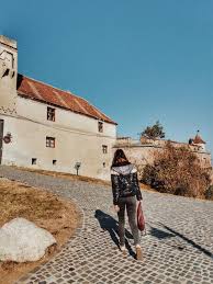 Asa ca, nu ratati o plimbare prin centrul vechi al orasului, pe cea mai ingusta strada din europa, strada sforii cu o latime de 1,30 metri. City Break In Brasov Ce Poti Face In 3 Zile In Acest Oras