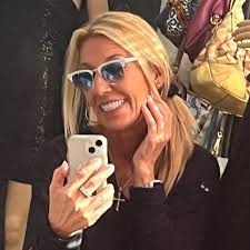 Dwight Howard's wife has filed for divorce just 6 months into their  marriage. She's requesting a 50/50 split of his assets and property, and is  also seeking alimony....... HOW SWAY?? 🤦🏿‍♂️ 🤯