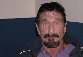 Известный разработчик антивирусной программы джон макафи (john mcafee) был найден мертвым в среду в тюремной камере недалеко от барселоны через несколько часов после того, как испанский суд одобрил его экстрадицию в сша. Makafi Gospitalizirovan