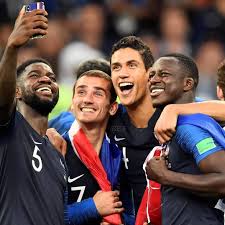 Le sélectionneur de l'équipe de france didier deschamps a dévoilé ce jeudi sa liste de 23 joueurs pour la coupe du monde 2018 en russie. Actus Equipe De France On Instagram Encore Et Toujours Champion Du Monde 2018 Samu Equipe De France Joueur De Football France Football