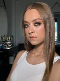 I have now started offering a free Photobooth with my wedding photography  packages. I have 371 weddings under my belt in the last 15 years. I'm  willing to work within all budgets