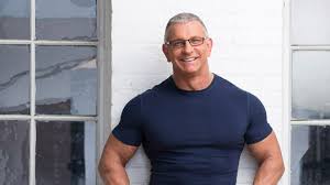 Impossible' host takes photo with fans around. Restaurant Impossible S Robert Irvine To Host New Daytime Talker This Fall Cw Seattle