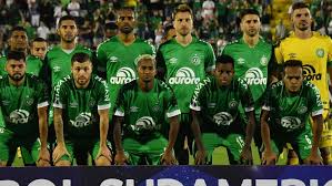 Sobrevivió a otra tragedia después de chapecoense. Drei Jahre Nach Flugzeug Tragodie Chapecoense Steigt Aus Der Serie A Ab