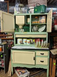 This Great Sellers Hoosier Cabinet With Beautiful Original Paint And Flour Sifter Could Be Yours On This Hoosiercabin Hoosier Cabinet Cabinet Hoosier Cabinets