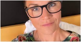 Lisa Loe's Instagram, Twitter & Facebook