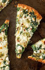 Three Cheese Pesto Spinach Flatbread Pizza Recipe Peas And Crayons Rezept Fladenbrot Pizza Fladenbrot Streetfood Rezepte