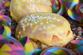 I limoncini di carnevale sono un tradizionale dolce di carnevale, ma anche (e soprattutto), una ricetta della nonna doc che viene tramandata da anni, di madre in figlia. Ricette Di Carnevale 6 Dolci Tradizionali Da Non Perdere Italy Food 24