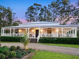 Queenslander — queenslander, a person who is native to or resident in queensland naturally finds a place in the australian national dictionary, along with victorian, tasmanian, westralian, territorian. 2 3m Restored Queenslander Hits The Market Queensland Times
