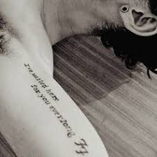 Denna gång blev det bl a hyllningar till foo fighters! 12 Incredible Foo Fighters Fan Tattoos Fuse Foo Fighters Tattoo Lyrics Foo Fighters Tattoo Fighter Tattoo