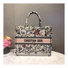 We did not find results for: Christian Dior Book Tote Multicolor Rosa Mutabilis Embroidery M1286