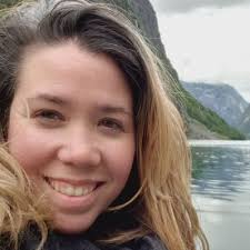 Mary Comiskey (MaryComiskey05@)