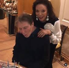 She joined the british army when she turned 18. Dame Joan Collins Cuts An Elegant Figure As She Enjoys A Dinner Date With Husband Percy Gibson Latest Celebrity News