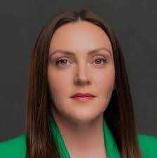 Anna Fernandes's Instagram, Twitter & Facebook