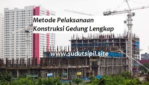 Metode kerja kolom ini termasuk pekerjaan persiapan, pemasangan bekisting, pembesian serta pengecoran, serta alat dan material yang di butuhkan untuk mengerjakan pekerjaan kolom ini. Metode Pelaksanaan Konstruksi Gedung Lengkap Sudut Sipil