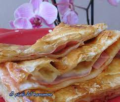 Ricette salate veloci con pasta sfoglia pronta. Focaccia Di Pasta Sfoglia Ripiena Pronta In 10 Minuti I Piatti Del Buonumore