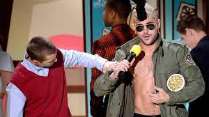 Watch: Dave Franco and Zac Efron Engaged in Junk Grabbing and Nipple Play  at the MTV Movie Awards – Dannation.org